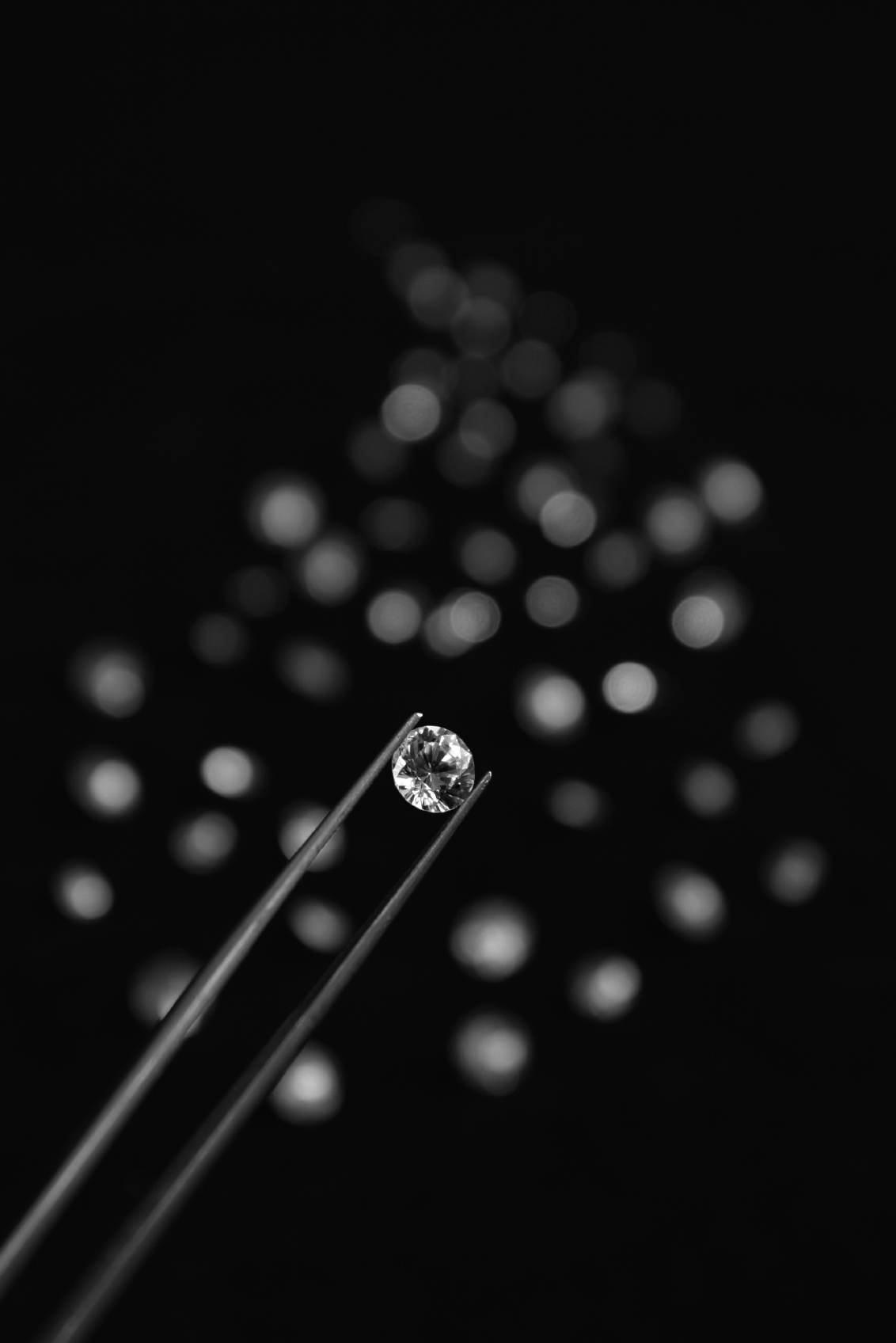 Diamonds to fit your engagement ring budget, tailored to your requests